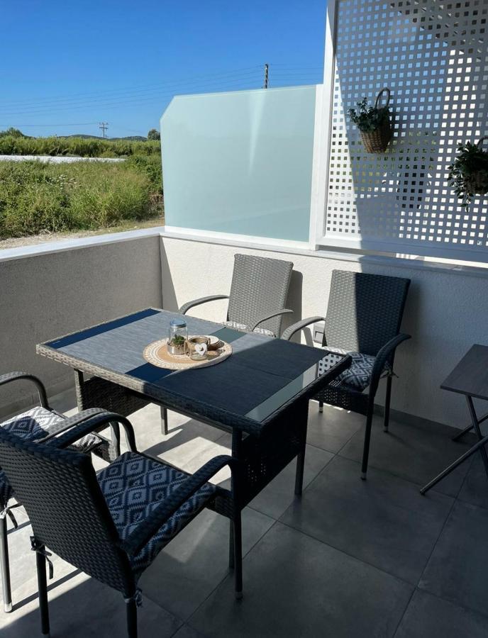 Thalassa Apartment Néa Péramos Εξωτερικό φωτογραφία
