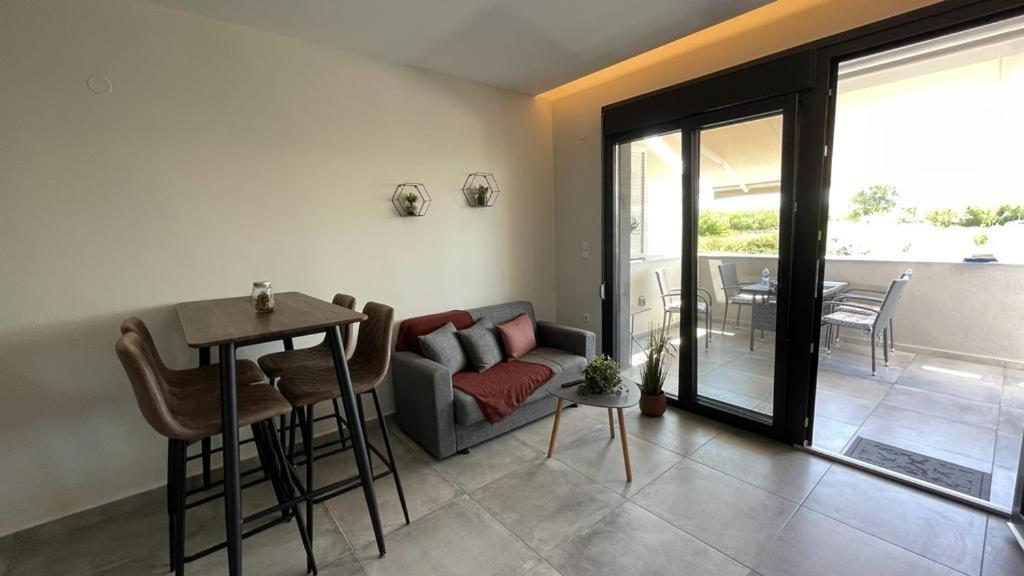 Thalassa Apartment Néa Péramos Εξωτερικό φωτογραφία